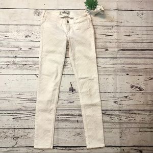 HOLLISTER white diamond quilt pattern skinny jean